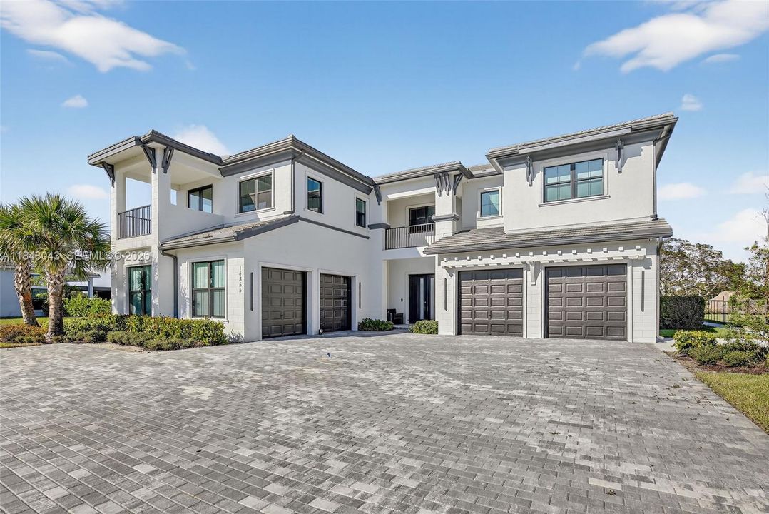 For Rent: $25,000 (6 beds, 6 baths, 6182 Square Feet)