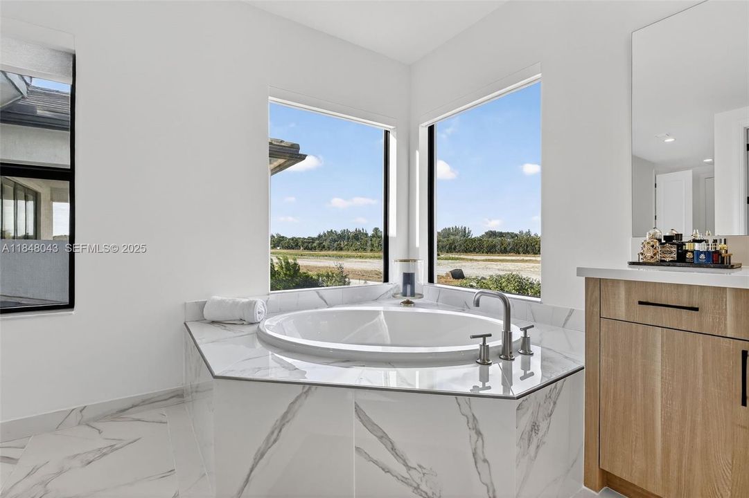 For Rent: $25,000 (6 beds, 6 baths, 6182 Square Feet)