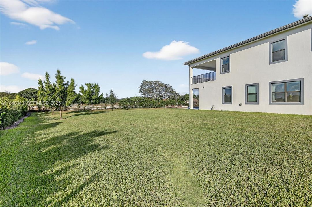 For Rent: $25,000 (6 beds, 6 baths, 6182 Square Feet)