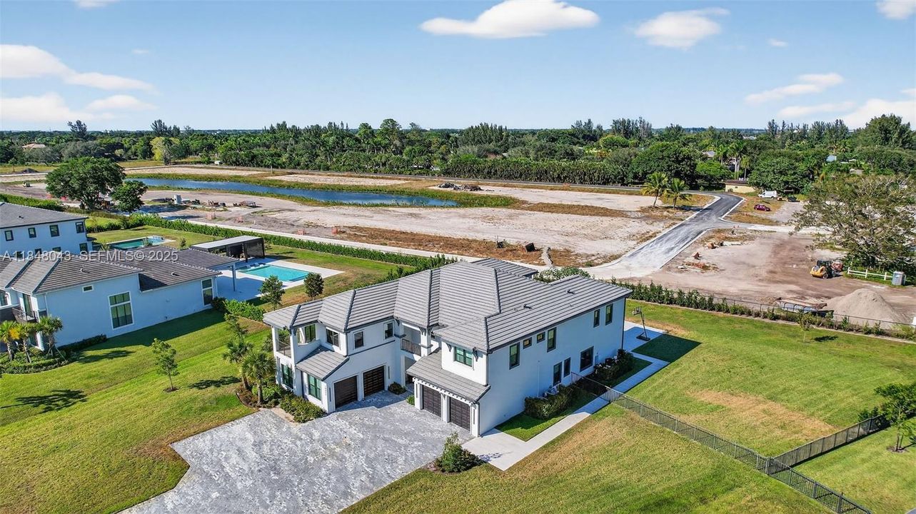 For Rent: $25,000 (6 beds, 6 baths, 6182 Square Feet)