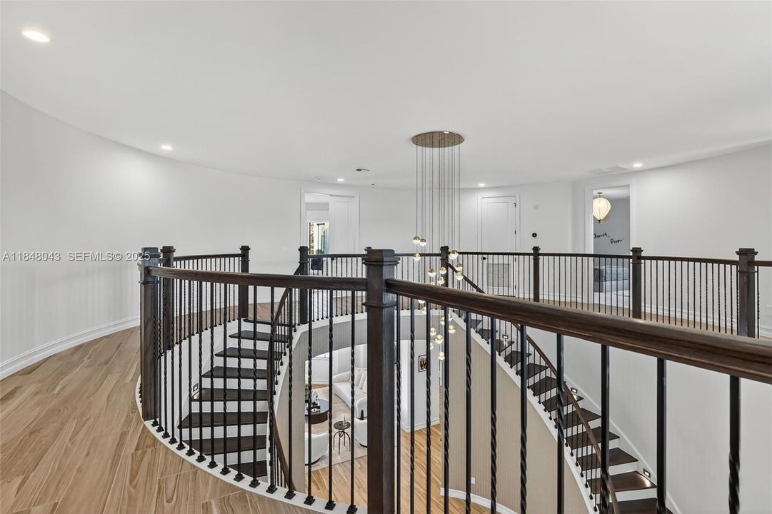 For Rent: $25,000 (6 beds, 6 baths, 6182 Square Feet)