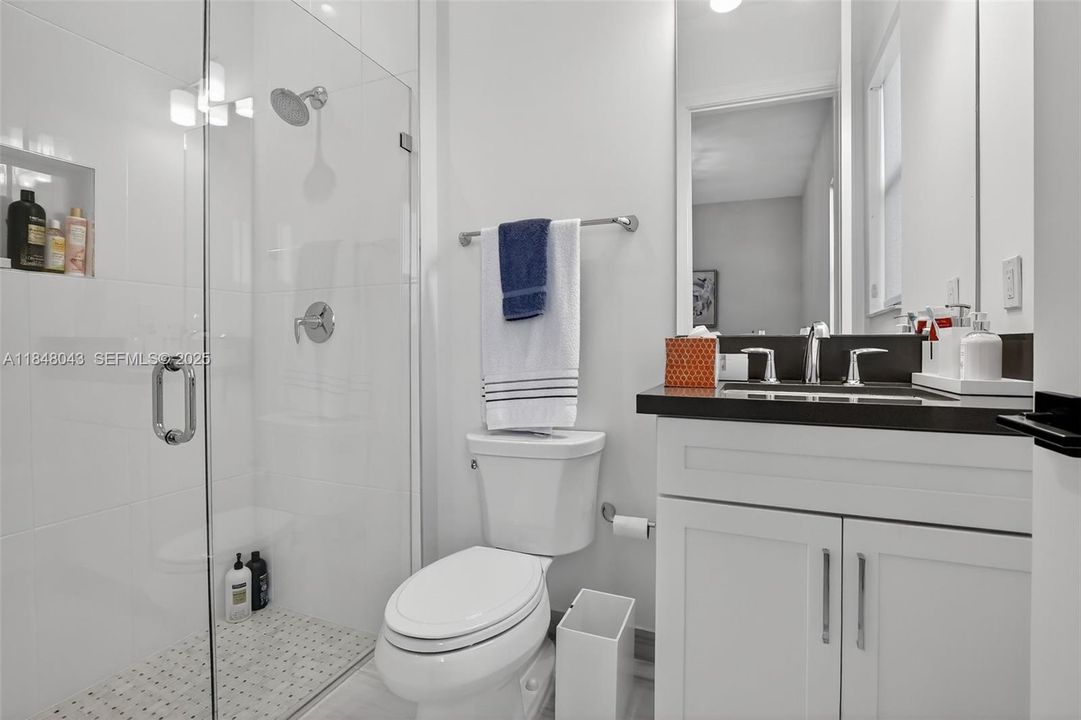 For Rent: $25,000 (6 beds, 6 baths, 6182 Square Feet)