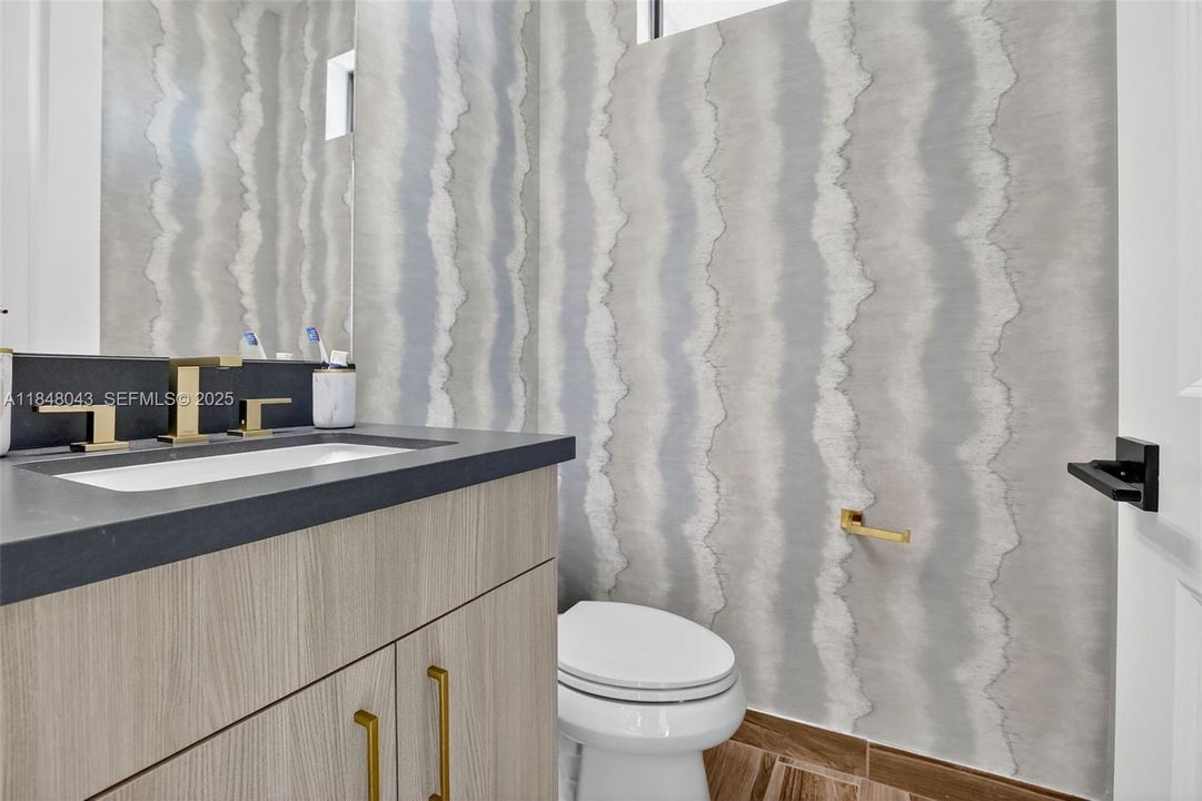 For Rent: $25,000 (6 beds, 6 baths, 6182 Square Feet)