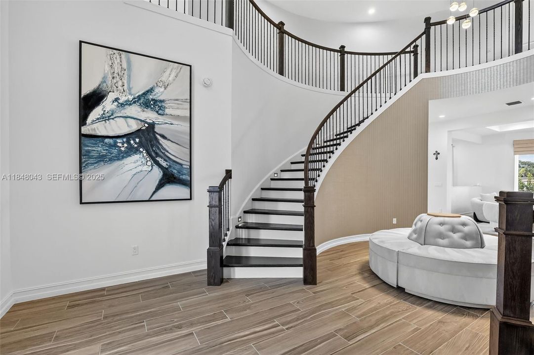 For Rent: $25,000 (6 beds, 6 baths, 6182 Square Feet)