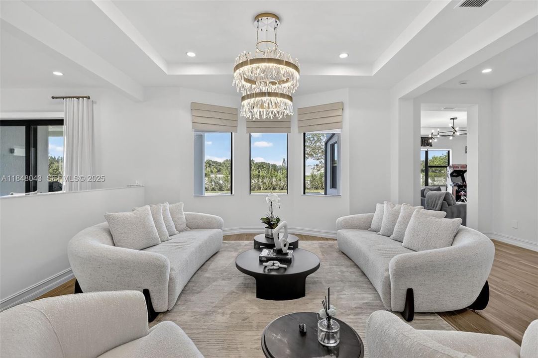 For Rent: $25,000 (6 beds, 6 baths, 6182 Square Feet)