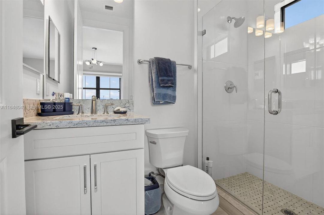 For Rent: $25,000 (6 beds, 6 baths, 6182 Square Feet)