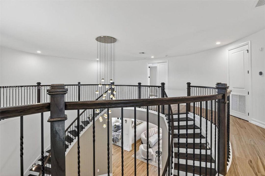 For Rent: $25,000 (6 beds, 6 baths, 6182 Square Feet)