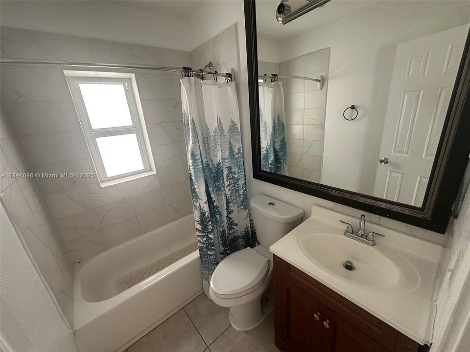 合同活跃: $385,000 (2 贝兹, 1 浴室, 1098 平方英尺)