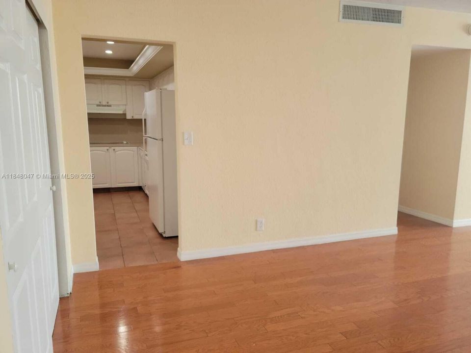 待售: $450,000 (1 贝兹, 1 浴室, 874 平方英尺)