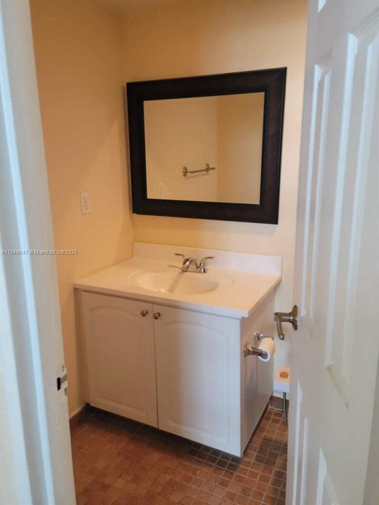 待售: $450,000 (1 贝兹, 1 浴室, 874 平方英尺)