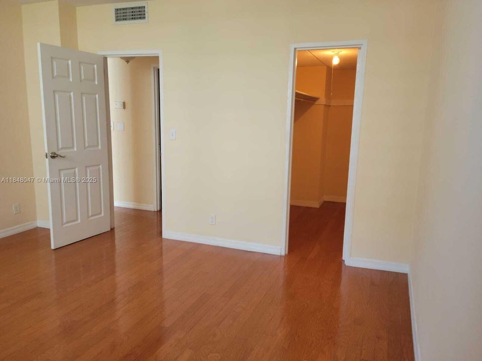 待售: $450,000 (1 贝兹, 1 浴室, 874 平方英尺)