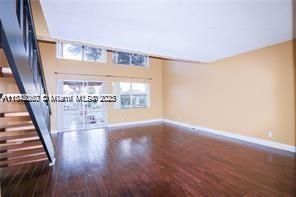 Под контрактом: $1,900 (1 спален, 1 ванн, 982 Квадратных фут)