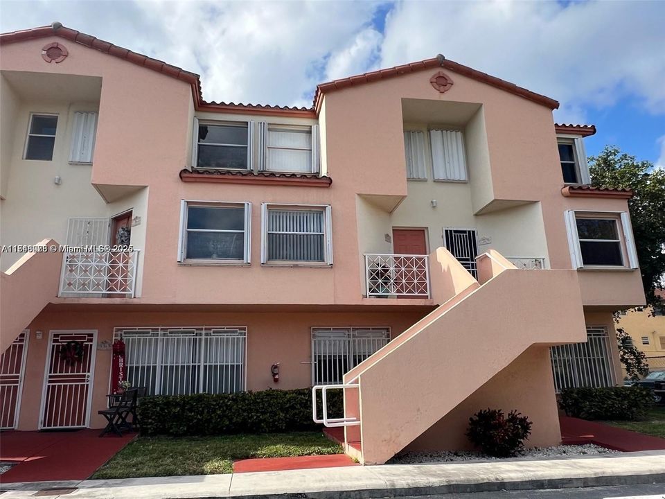 For Sale: $344,700 (3 beds, 2 baths, 1160 Square Feet)