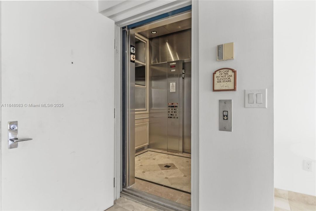 For Sale: $1,799,000 (3 beds, 2 baths, 1570 Square Feet)