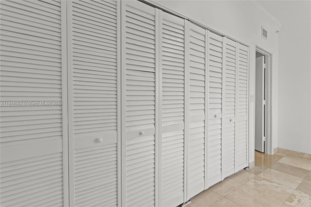 For Sale: $1,799,000 (3 beds, 2 baths, 1570 Square Feet)