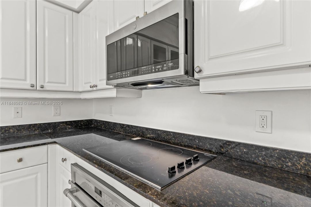 For Sale: $1,799,000 (3 beds, 2 baths, 1570 Square Feet)