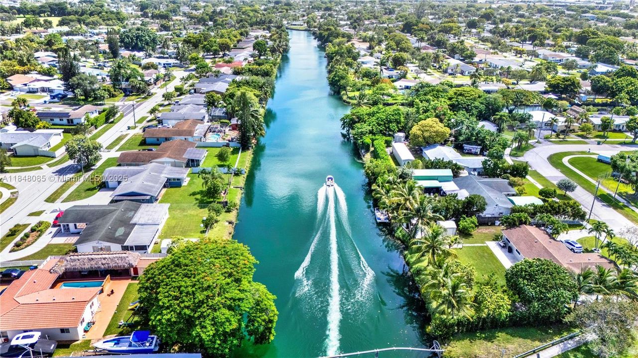 Recently Sold: $695,000 (3 beds, 2 baths, 1355 Square Feet)