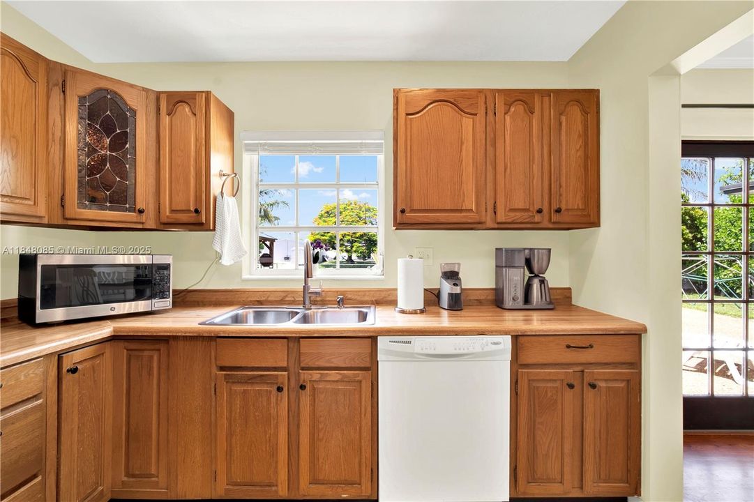 Recently Sold: $695,000 (3 beds, 2 baths, 1355 Square Feet)