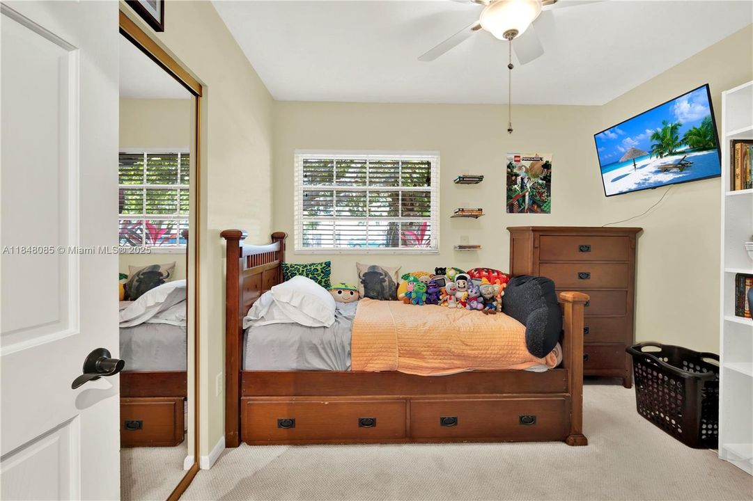 Recently Sold: $695,000 (3 beds, 2 baths, 1355 Square Feet)