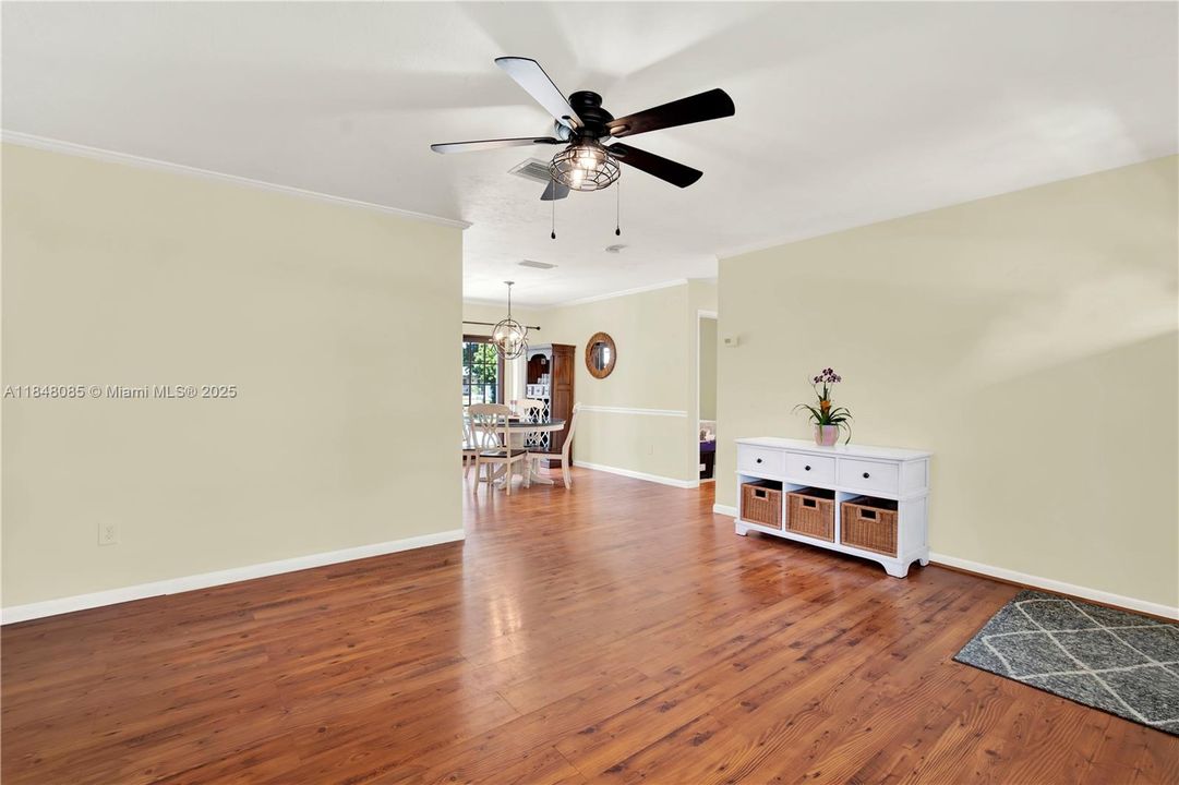 Recently Sold: $695,000 (3 beds, 2 baths, 1355 Square Feet)