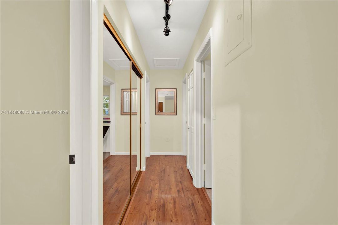 Recently Sold: $695,000 (3 beds, 2 baths, 1355 Square Feet)