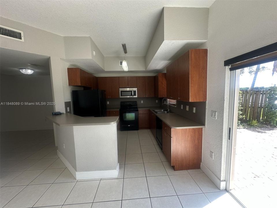 Недавно арендовано: $2,850 (3 спален, 2 ванн, 1705 Квадратных фут)