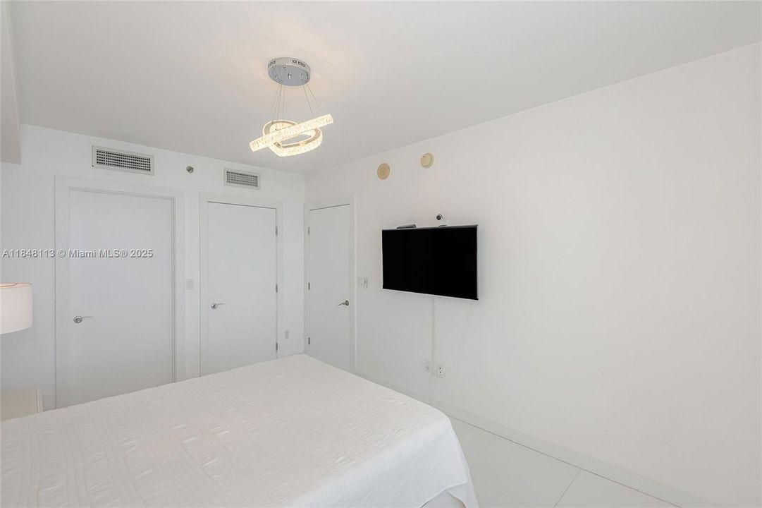 Recently Sold: $1,499,000 (3 beds, 3 baths, 1841 Square Feet)