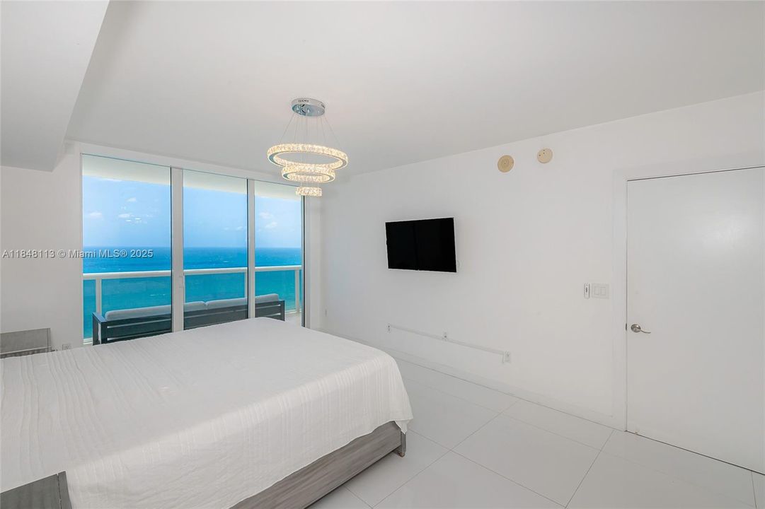 Recently Sold: $1,499,000 (3 beds, 3 baths, 1841 Square Feet)