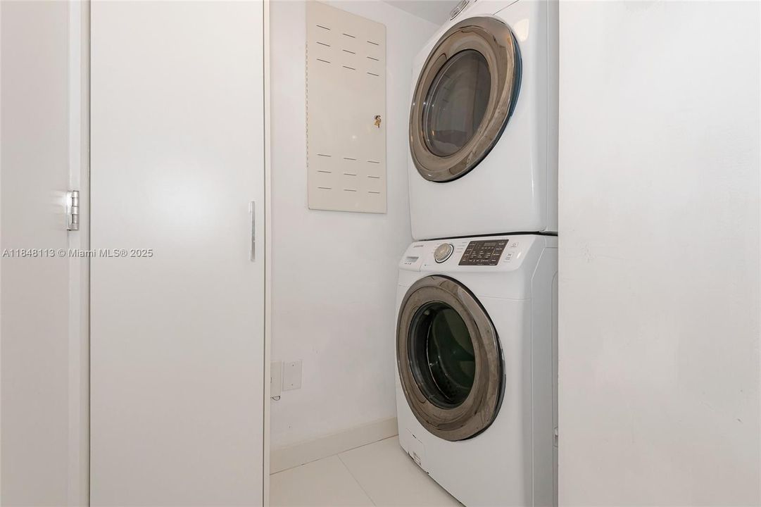 Recently Sold: $1,499,000 (3 beds, 3 baths, 1841 Square Feet)