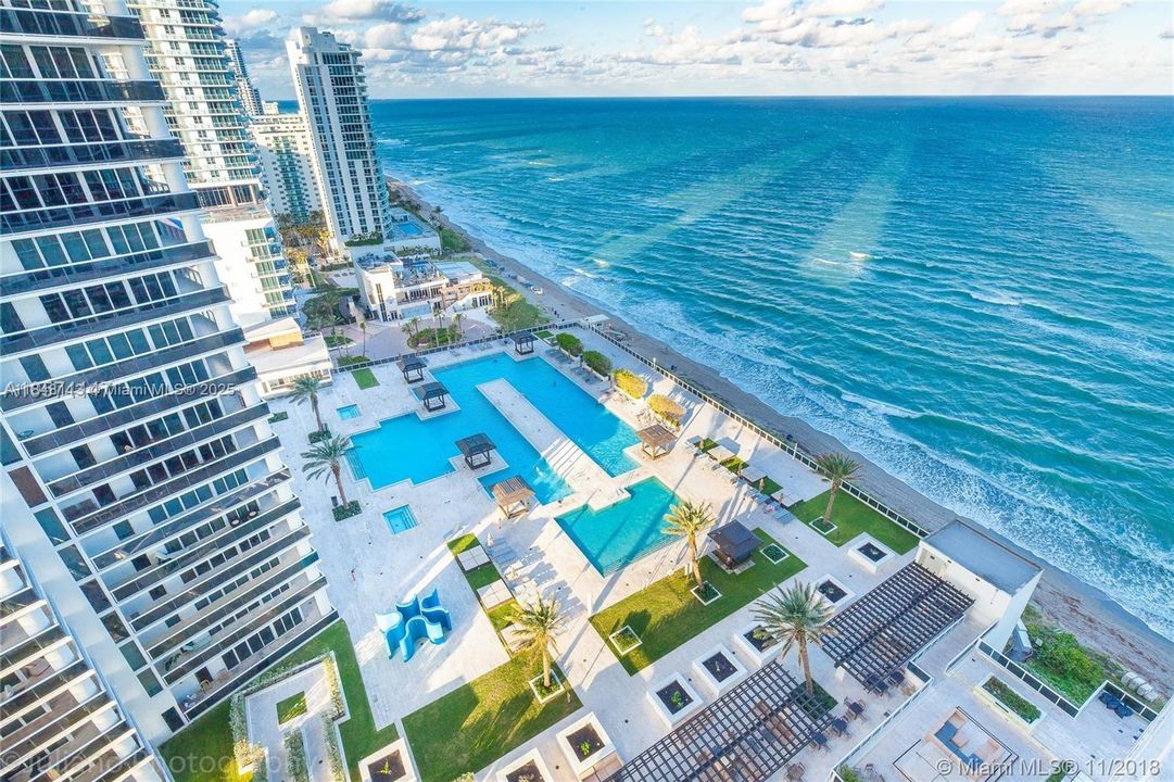 Recently Sold: $1,499,000 (3 beds, 3 baths, 1841 Square Feet)