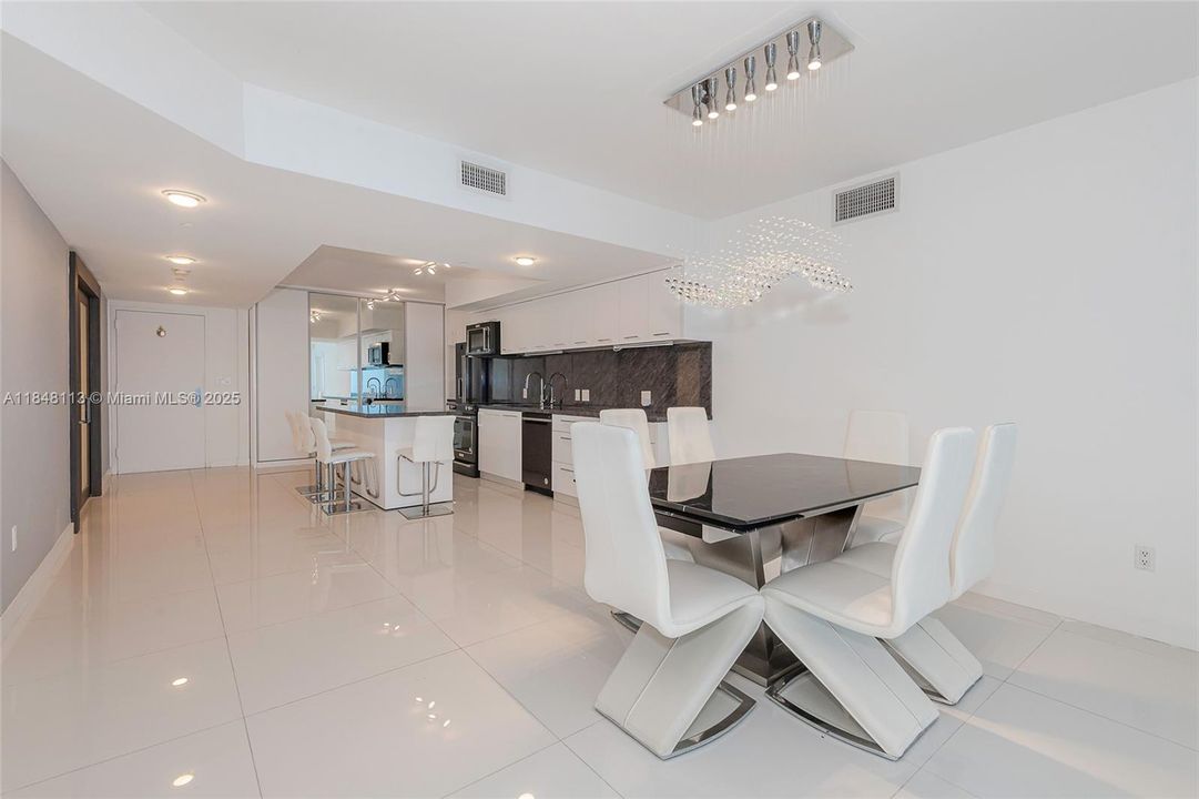 Recently Sold: $1,499,000 (3 beds, 3 baths, 1841 Square Feet)