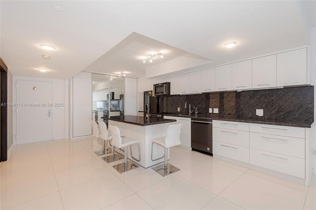 Recently Sold: $1,499,000 (3 beds, 3 baths, 1841 Square Feet)