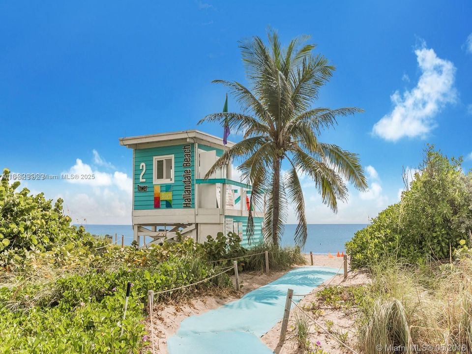 Recently Sold: $1,499,000 (3 beds, 3 baths, 1841 Square Feet)