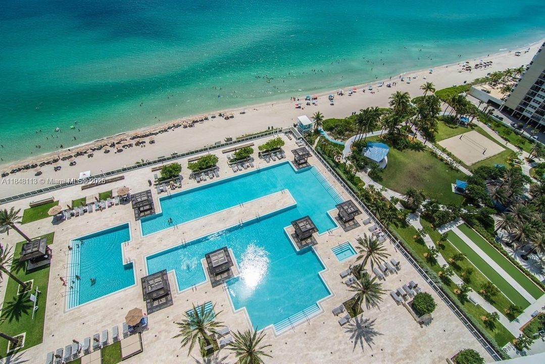 Recently Sold: $1,499,000 (3 beds, 3 baths, 1841 Square Feet)