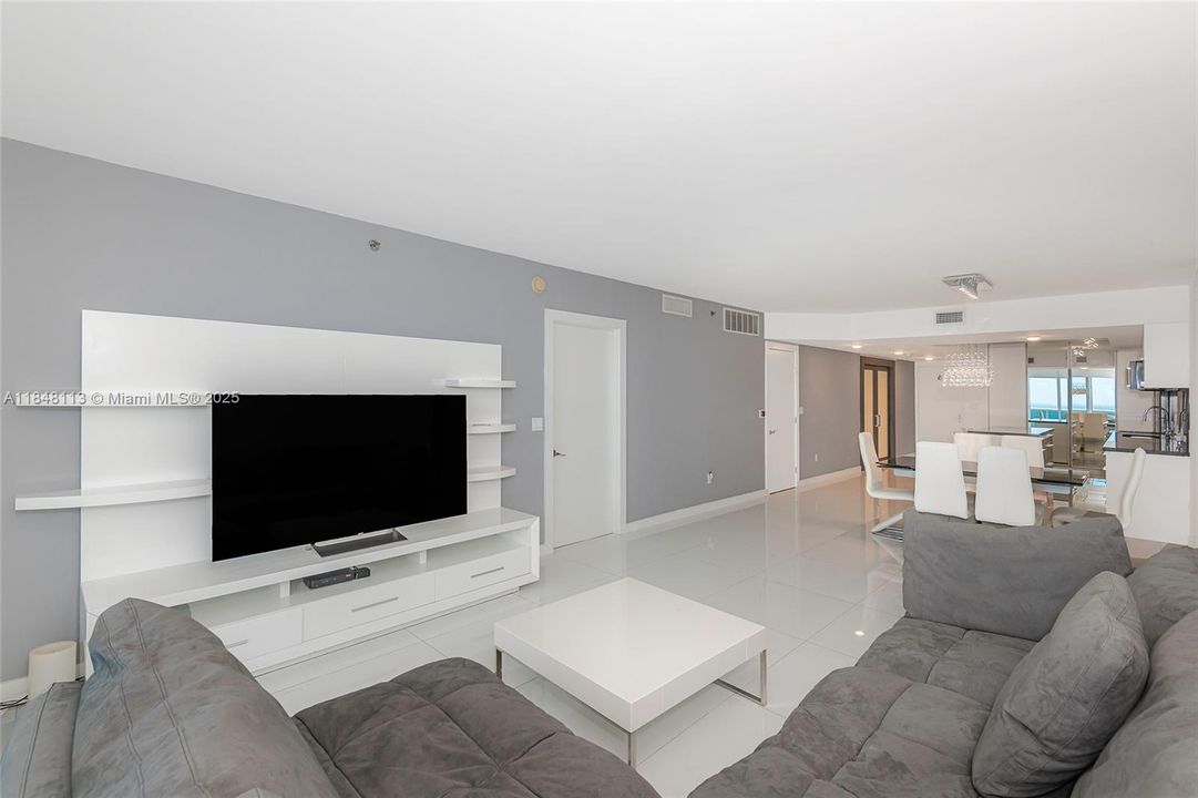 Recently Sold: $1,499,000 (3 beds, 3 baths, 1841 Square Feet)