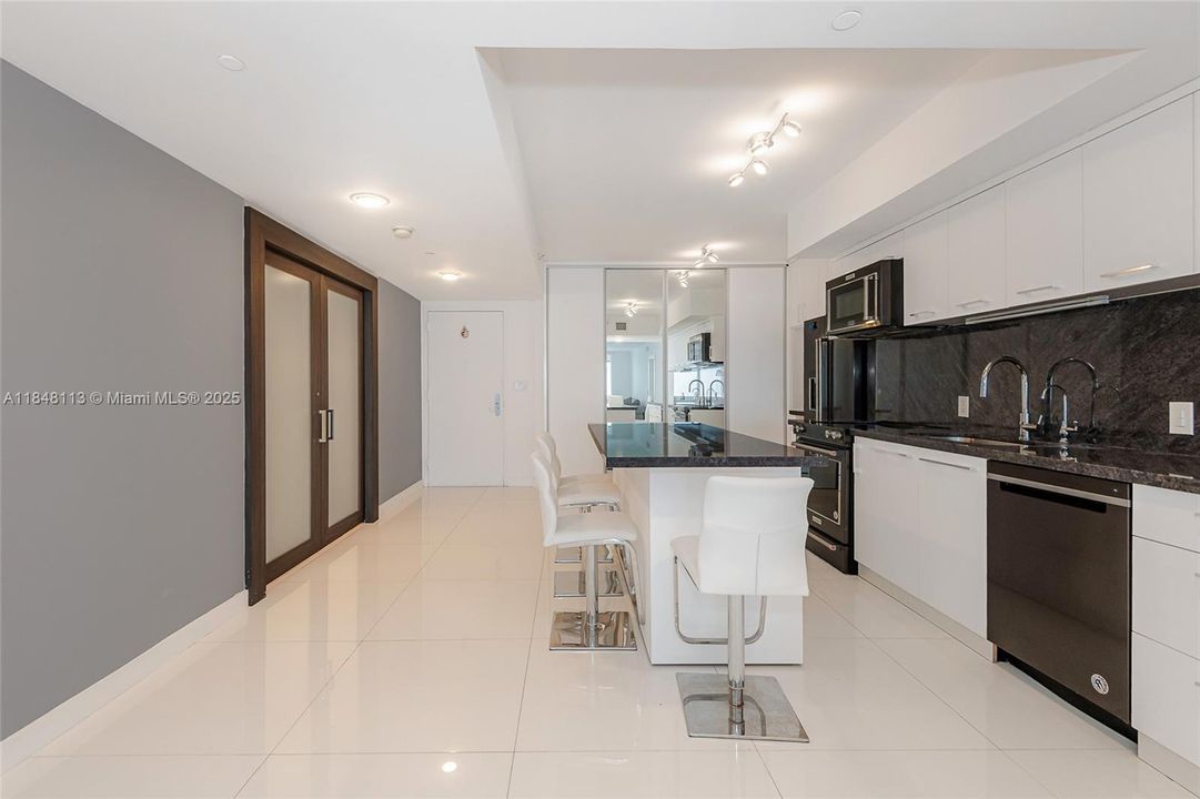 Recently Sold: $1,499,000 (3 beds, 3 baths, 1841 Square Feet)