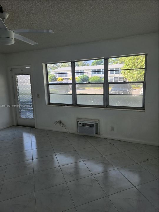 待售: $69,900 (1 贝兹, 1 浴室, 593 平方英尺)