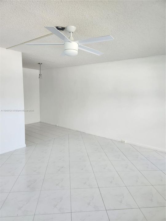 待售: $69,900 (1 贝兹, 1 浴室, 593 平方英尺)