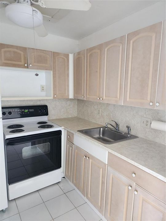 待售: $69,900 (1 贝兹, 1 浴室, 593 平方英尺)