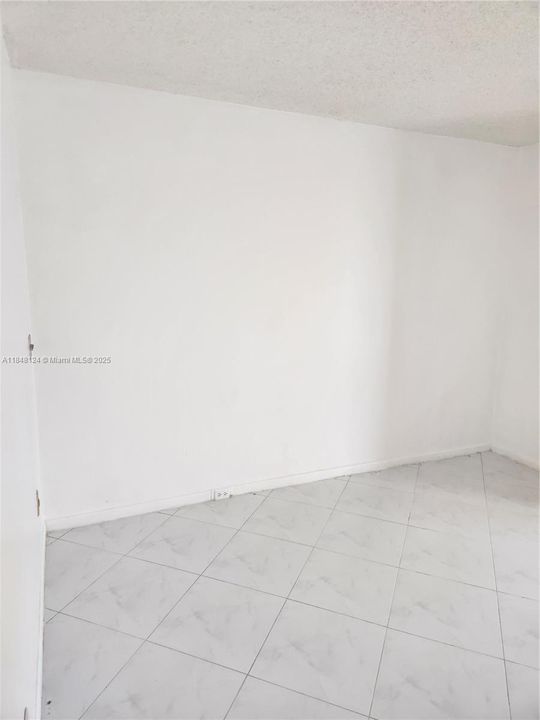 待售: $69,900 (1 贝兹, 1 浴室, 593 平方英尺)