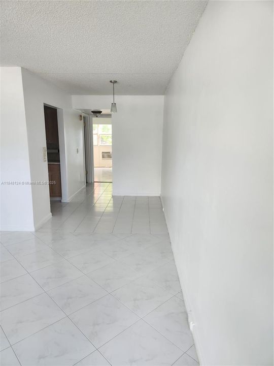 待售: $69,900 (1 贝兹, 1 浴室, 593 平方英尺)