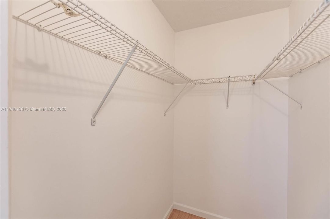 最近售出: $159,999 (2 贝兹, 2 浴室, 935 平方英尺)