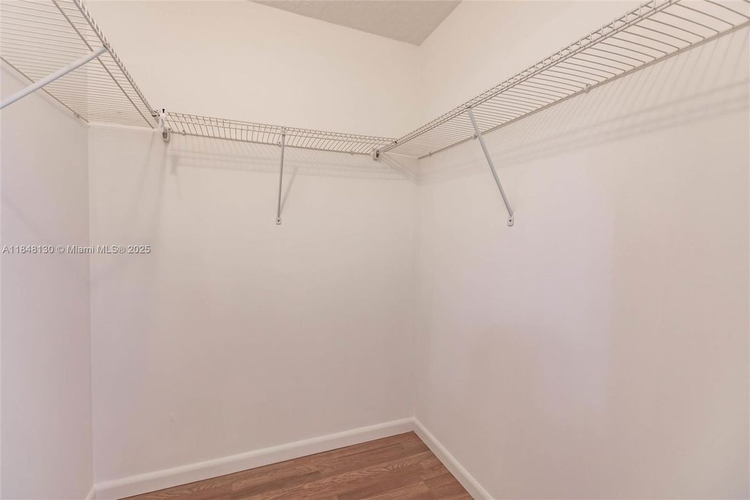 最近售出: $159,999 (2 贝兹, 2 浴室, 935 平方英尺)