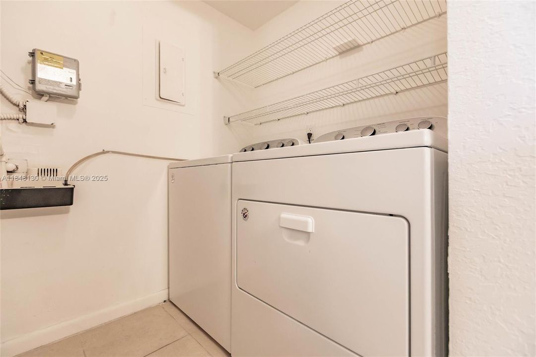 最近售出: $159,999 (2 贝兹, 2 浴室, 935 平方英尺)