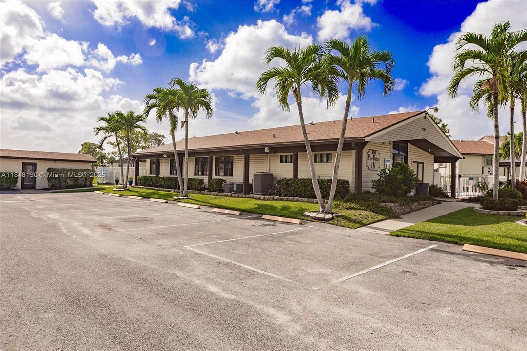 最近售出: $159,999 (2 贝兹, 2 浴室, 935 平方英尺)