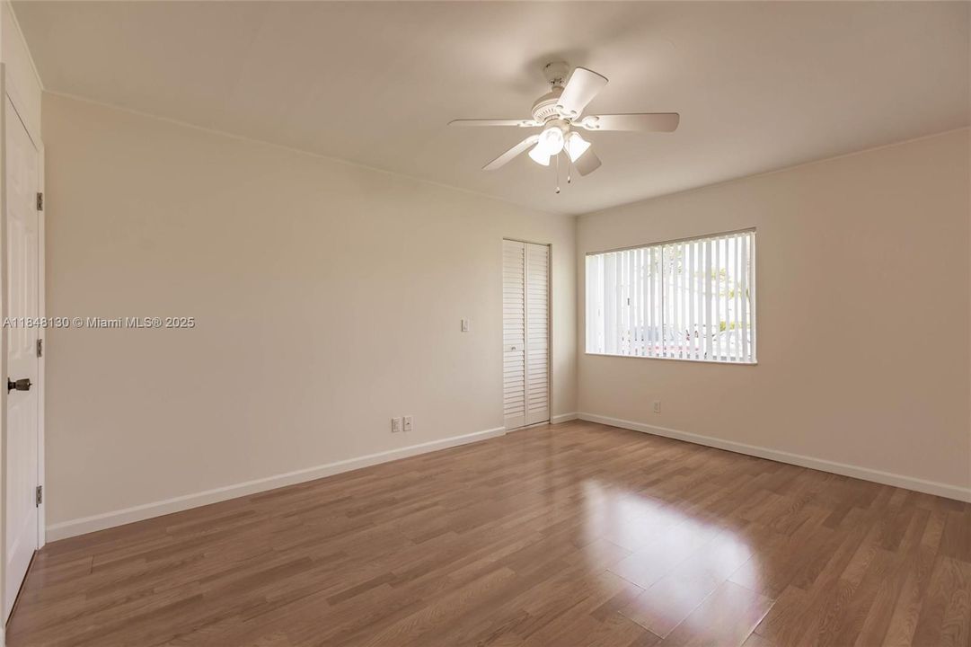 最近售出: $159,999 (2 贝兹, 2 浴室, 935 平方英尺)