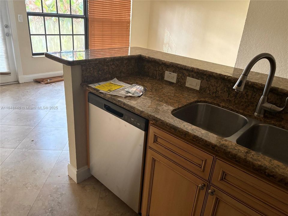 En Venta: $399,000 (3 camas, 2 baños, 1764 Pies cuadrados)