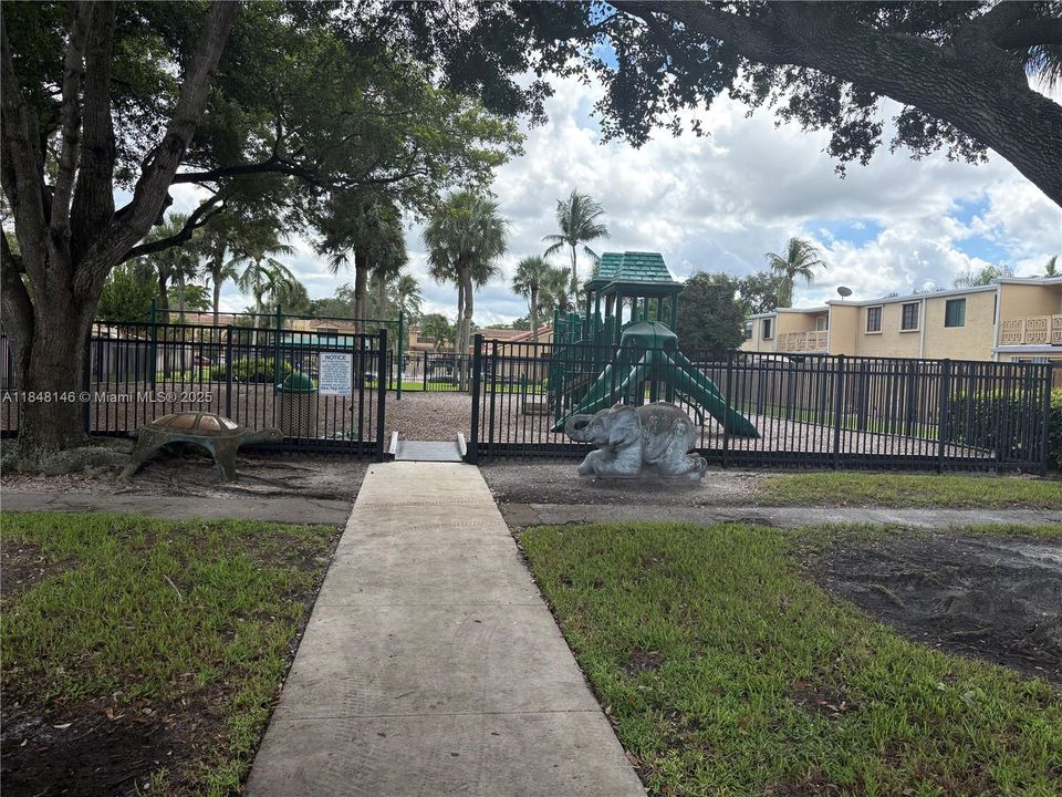 En Venta: $399,000 (3 camas, 2 baños, 1764 Pies cuadrados)