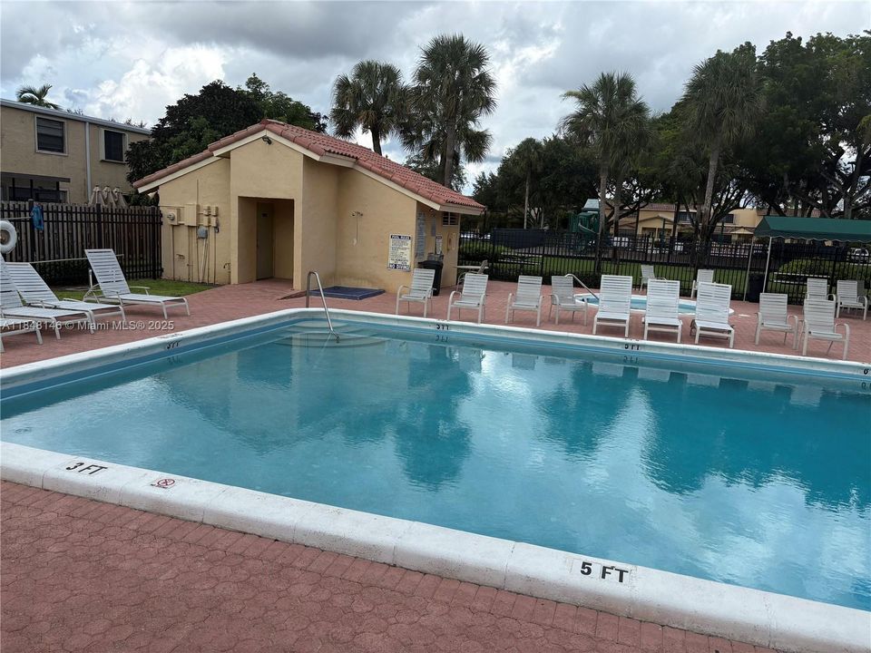 En Venta: $399,000 (3 camas, 2 baños, 1764 Pies cuadrados)