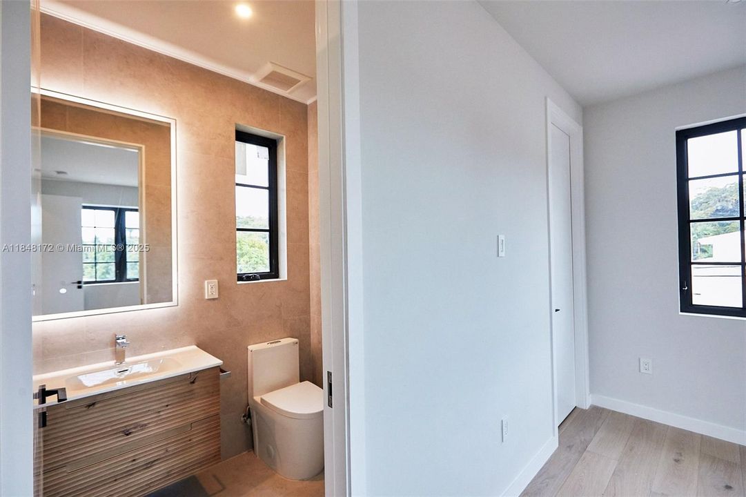 Active With Contract: $4,990,000 (6 beds, 7 baths, 4135 Square Feet)